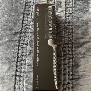 NWT Ergo Ionic Ceramic Professional Round Brush 2 in - ER53